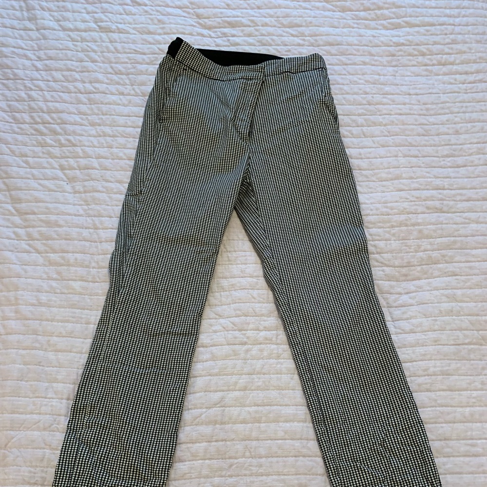 Tight pants with elastic band